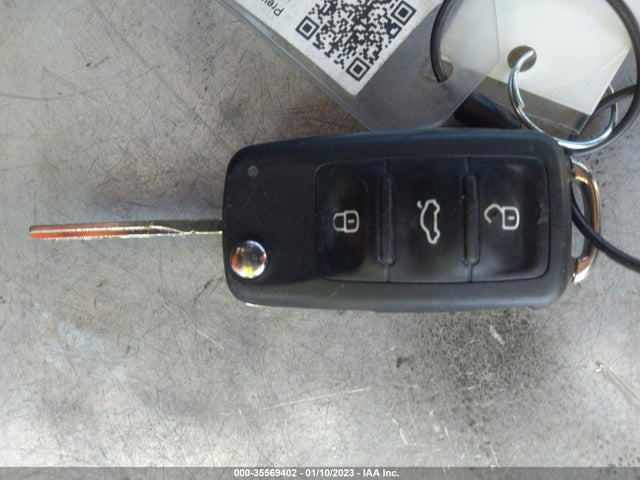 2018 Volkswagen Beetle, VIN: 3VW5DAAT1JM512760