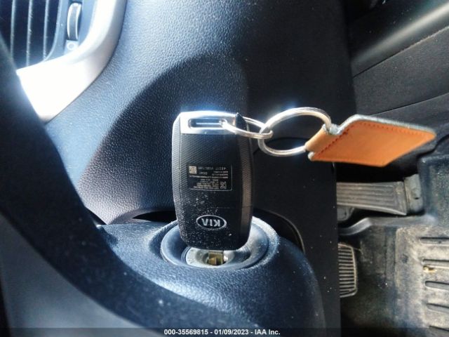 5XYPGDA38HG294148 KIA SORENTO LX