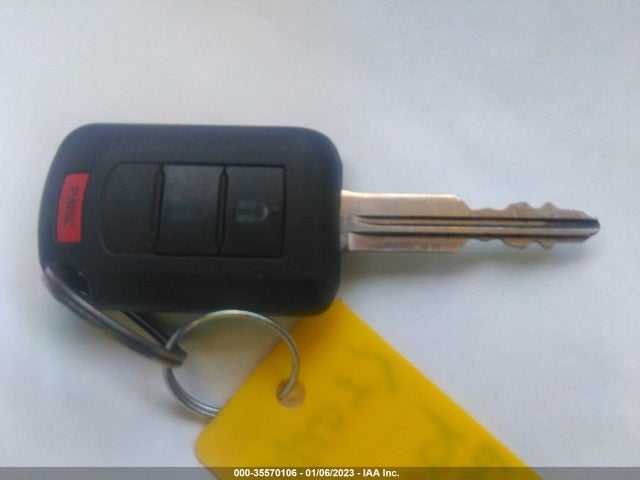 JA4AZ2A32HZ044727 Mitsubishi Outlander Es