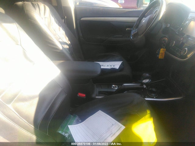 JA4AZ2A32HZ044727 Mitsubishi Outlander Es