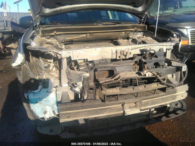 JA4AZ2A32HZ044727 Mitsubishi Outlander Es