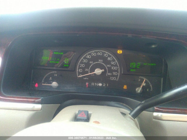 Lincoln Town Car 2003 1LNHM82WX3Y601182 Image 7