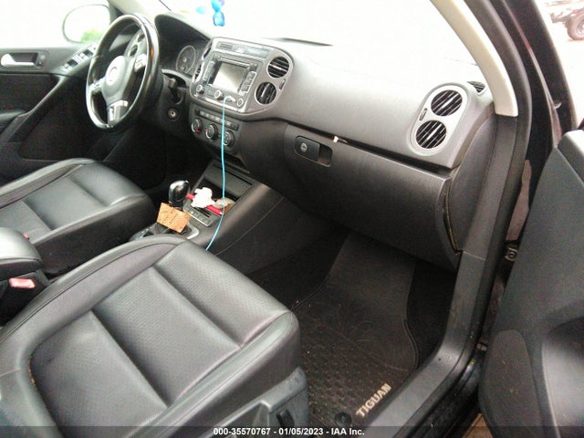 2013 VOLKSWAGEN TIGUAN SE W/SUNROOF & NAV VIN: WVGAV7AX9DW535031