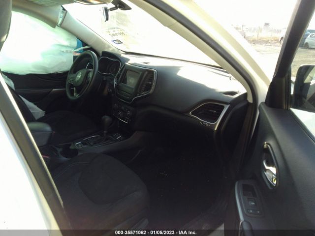 1C4PJLCB1KD419917 Jeep Cherokee Latitude