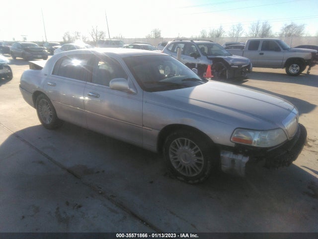 Lincoln Town Car Signature Limited 2009 2LNHM82V19X614144 main image