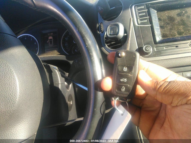 2016 VOLKSWAGEN TIGUAN S VIN: WVGBV7AX7GW522500