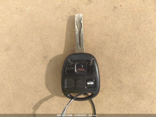 Lexus LS 430 2003 JTHBN30F530110142 Image 3