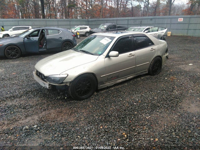 Lexus IS 300 2002 JTHBD192720061371 Image 2