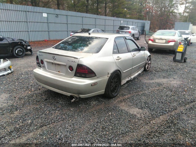 Lexus IS 300 2002 JTHBD192720061371 Image 5