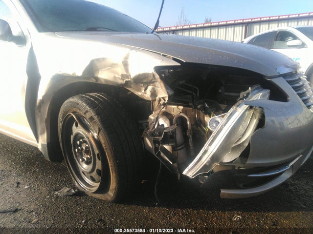 1C3CCBAB4EN107311 Chrysler 200 LX