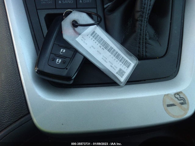 2021 TOYOTA RAV4 XLE VIN: 2T3P1RFV7MW194577
