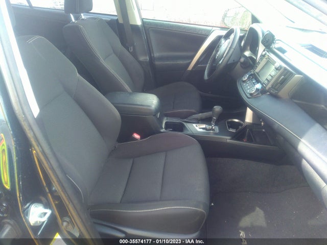 2017 Toyota RAV4, VIN: JTMRJREV7HD151094