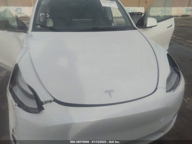 2022 Tesla Model Y, VIN: 7SAYGDEE3NF360062