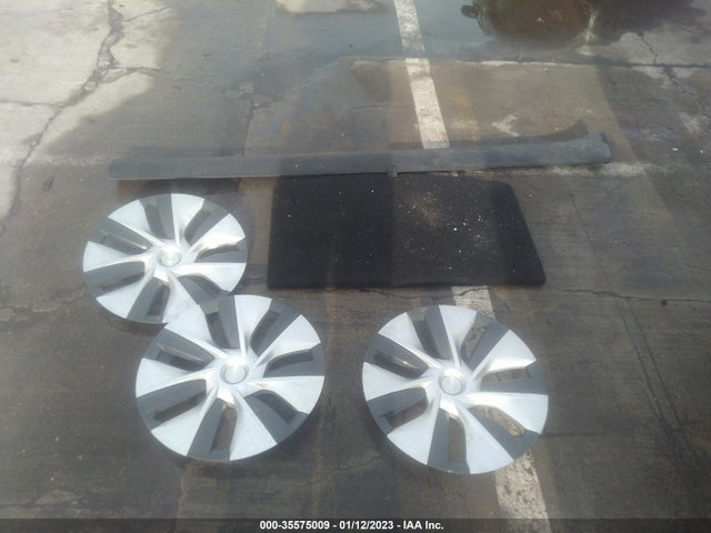 2022 Tesla Model Y, VIN: 7SAYGDEE3NF360062