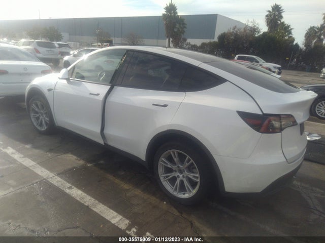 2022 Tesla Model Y, VIN: 7SAYGDEE3NF360062