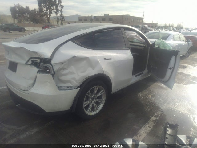 2022 Tesla Model Y, VIN: 7SAYGDEE3NF360062