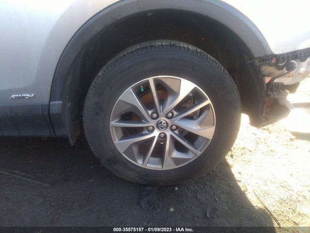 2018 Toyota RAV4, VIN: JTMRJREVXJD194799