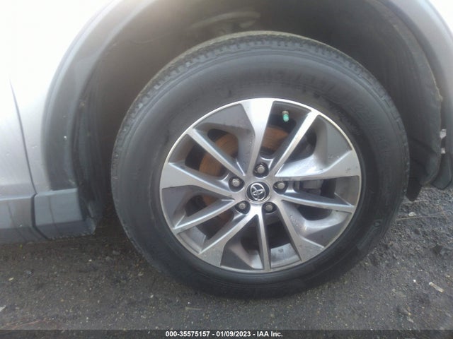 2018 Toyota RAV4, VIN: JTMRJREVXJD194799