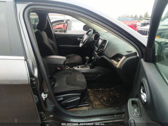 1C4PJMCS7FW758049 Jeep Cherokee Latitude