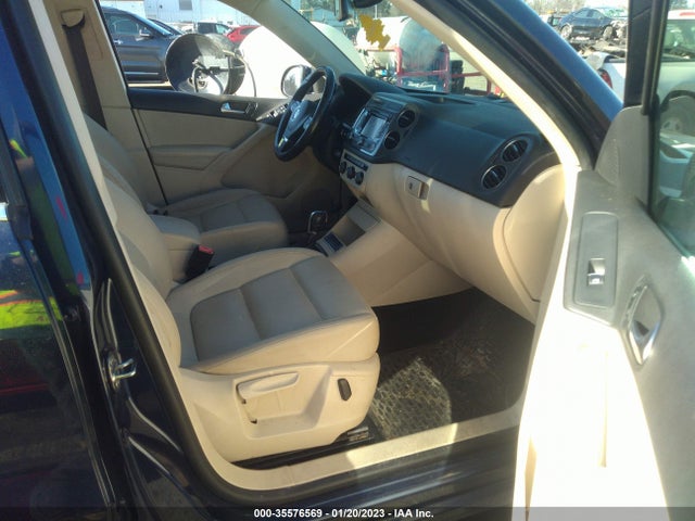 2013 VOLKSWAGEN TIGUAN SE W/SUNROOF & NAV VIN: WVGBV3AX7DW055292