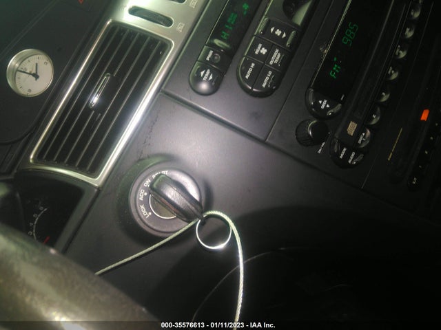 Chrysler Pacifica 2004 2C8GM68494R307383 Image 3