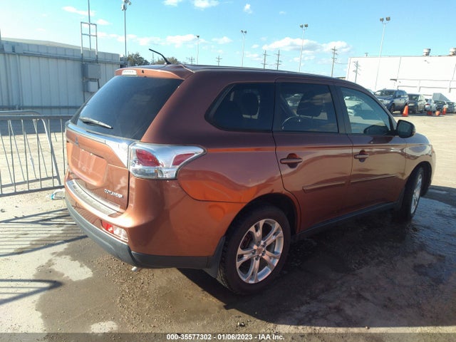 JA4AD3A38EZ018178 Mitsubishi Outlander Se