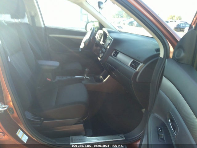 JA4AD3A38EZ018178 Mitsubishi Outlander Se