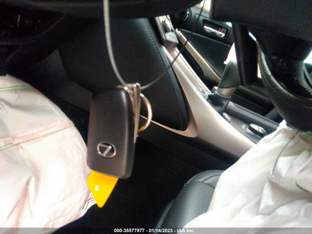 Lexus IS 200T 2016 JTHBA1D23G5031536 Image 3