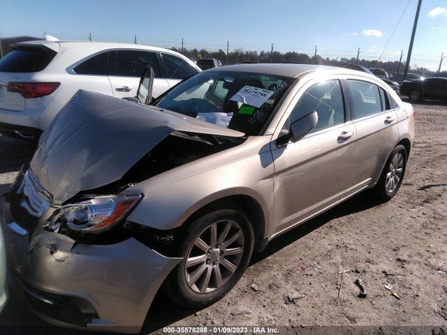 Chrysler 200 Touring 2014 1C3CCBBG8EN106642 Image 2