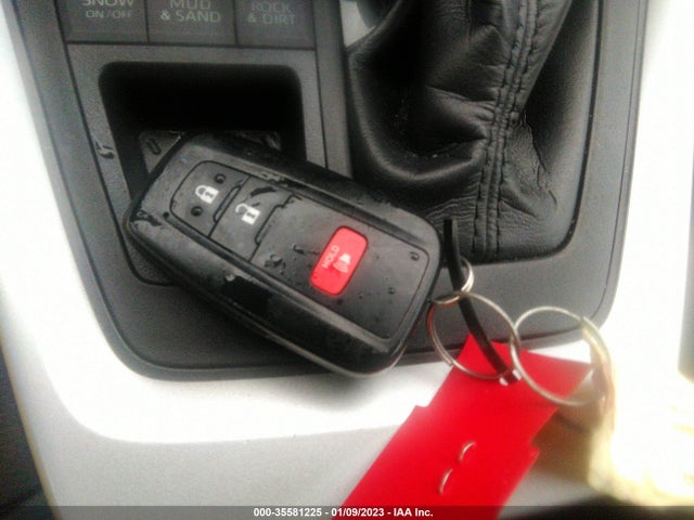 2020 TOYOTA RAV4 XLE VIN: 2T3P1RFV0LC110762
