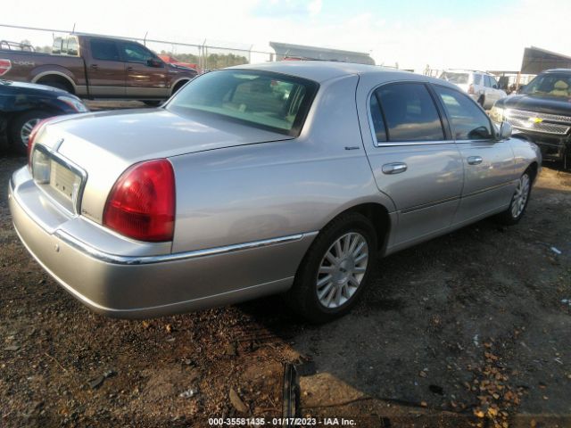 1LNHM82W83Y626341 Lincoln Town Car Signature