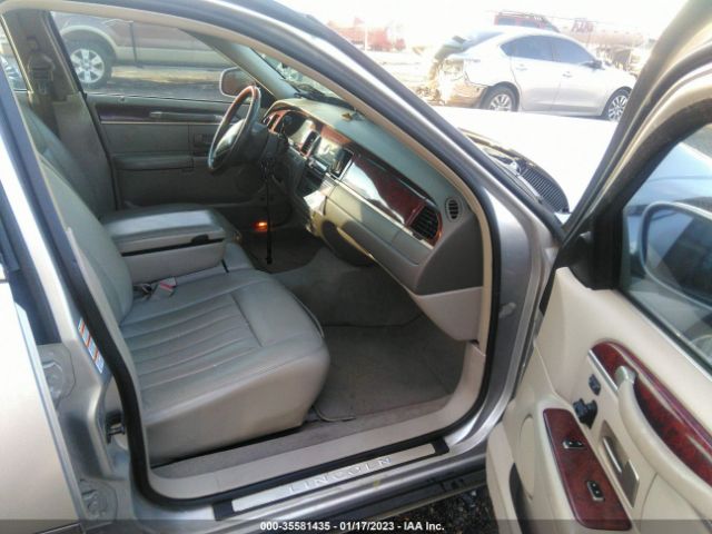 1LNHM82W83Y626341 Lincoln Town Car Signature