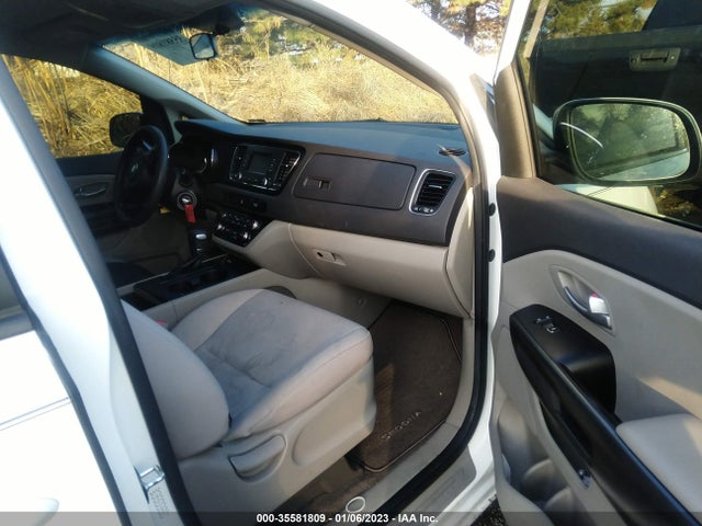 2018 Kia Sedona, VIN: KNDMA5C10J6404933