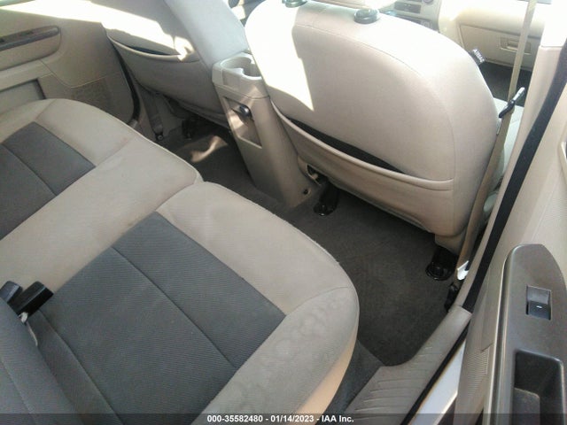 2008 FORD ESCAPE XLT VIN: 1FMCU03198KB83660