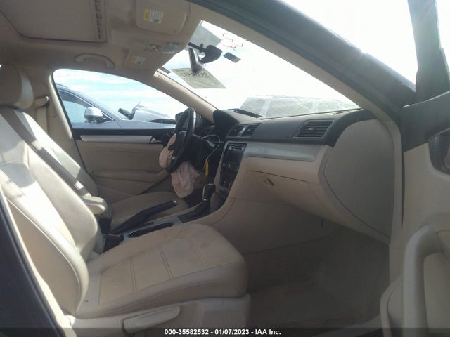 2013 VOLKSWAGEN PASSAT SE W/SUNROOF & NAV VIN: 1VWBH7A30DC010418