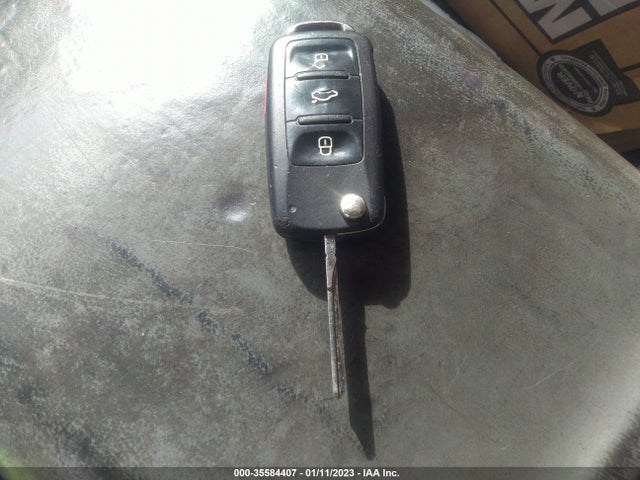 3VWLX7AJ1DM378305 Volkswagen Jetta Sedan Sel W/nav
