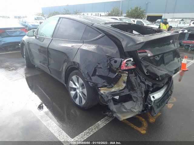 2021 Tesla Model Y, VIN: 5YJYGDEE8MF095909