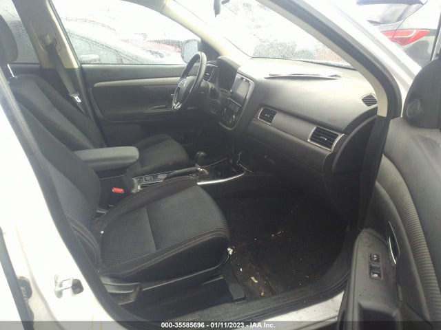 JA4AD3A32HZ027866 Mitsubishi Outlander Se