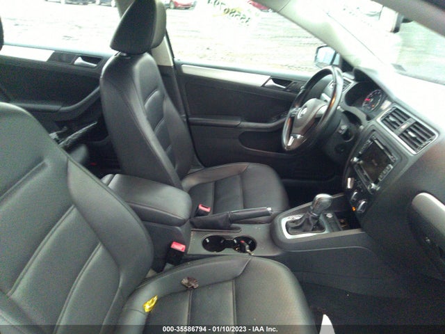 2014 VOLKSWAGEN JETTA SEDAN SE VIN: 3VWD17AJ8EM327150
