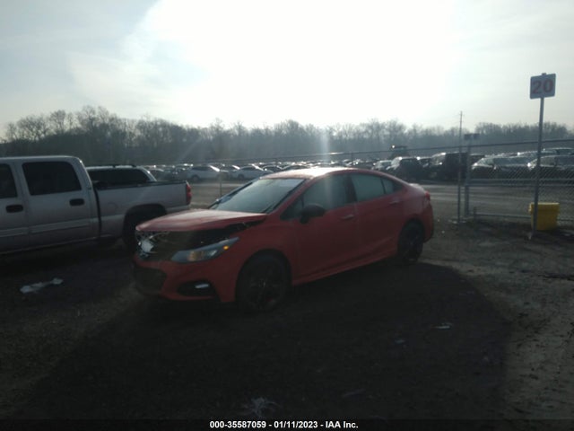 Chevrolet CRUZE LT 2018 1G1BE5SM2J7123016 Image 2
