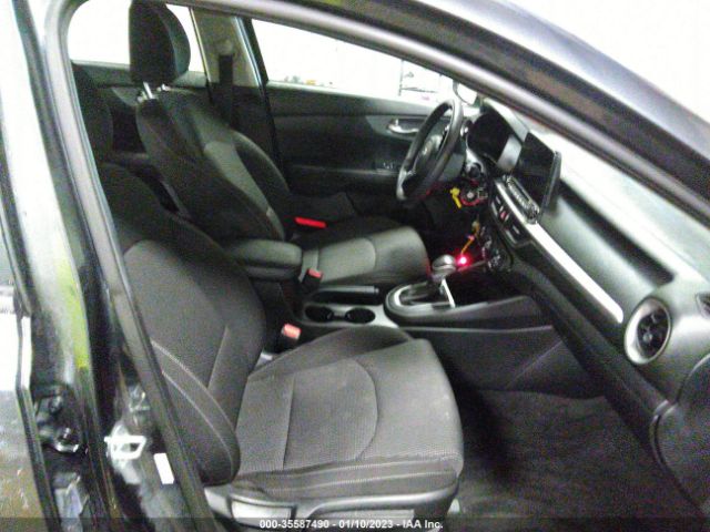 3KPF24AD2ME271183 KIA Forte Lxs