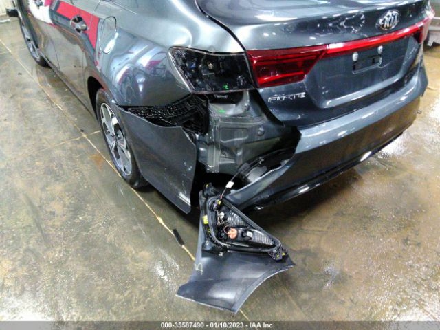 3KPF24AD2ME271183 KIA Forte Lxs