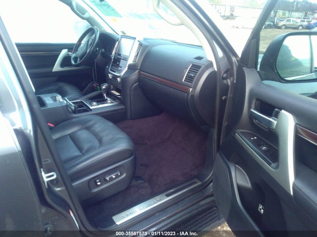2016 Toyota Land Cruiser, VIN: JTMCY7AJ4G4047427