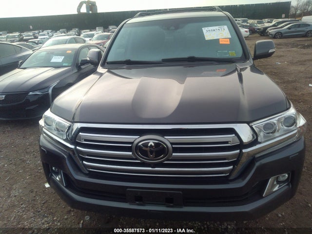 2016 Toyota Land Cruiser, VIN: JTMCY7AJ4G4047427