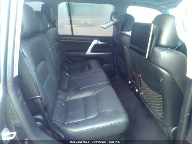 2016 Toyota Land Cruiser, VIN: JTMCY7AJ4G4047427