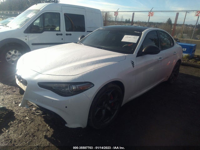 2017 Alfa Romeo Giulia, VIN: ZARFAEEN2H7555243
