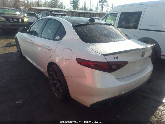 2017 Alfa Romeo Giulia, VIN: ZARFAEEN2H7555243