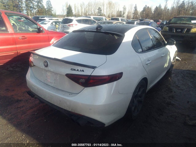 2017 Alfa Romeo Giulia, VIN: ZARFAEEN2H7555243