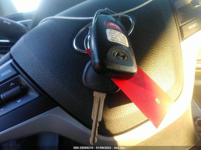 Hyundai ELANTRA SE 2017 5NPD74LF7HH091819 Image 3
