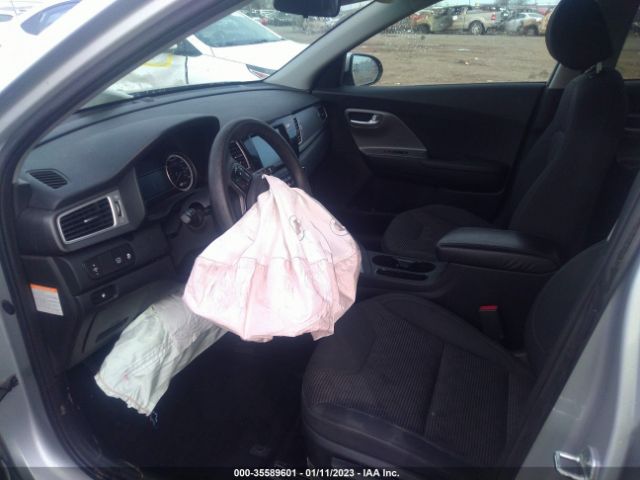 KNDCB3LC1K5353643 KIA NIRO LX